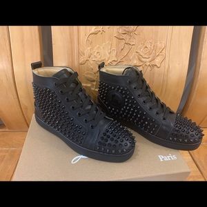 CHRISTIAN LOUBOUTIN  Unisex Sneakers 37 Euro,7us.